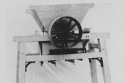 1930 г. Продукция предприятия - корнедробильная машина